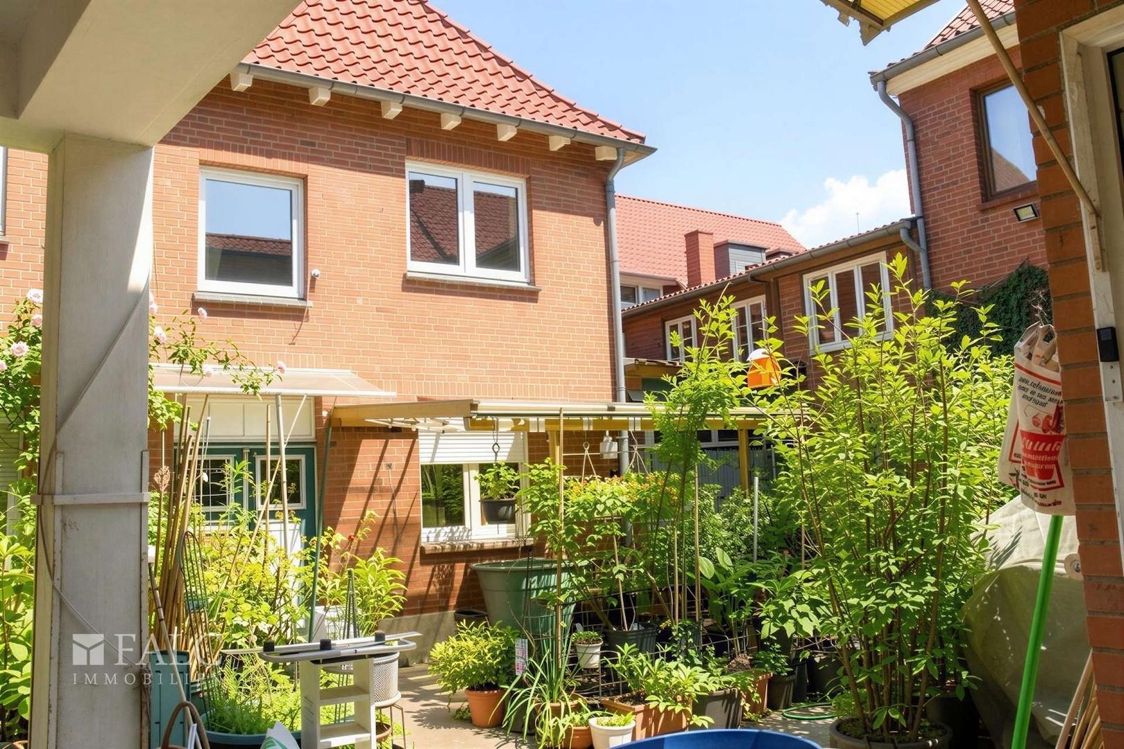 Haus Innenhof - (KI generiert)