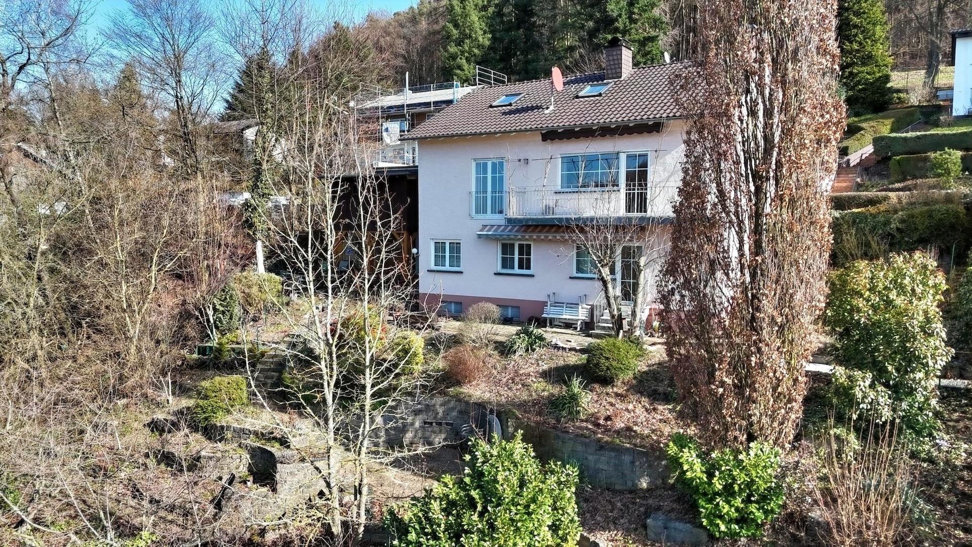 Ansicht Süd-West mit Garten