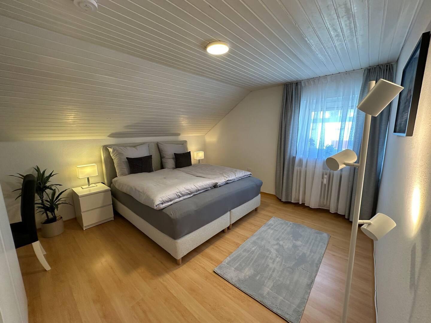 Schlafzimmer 1