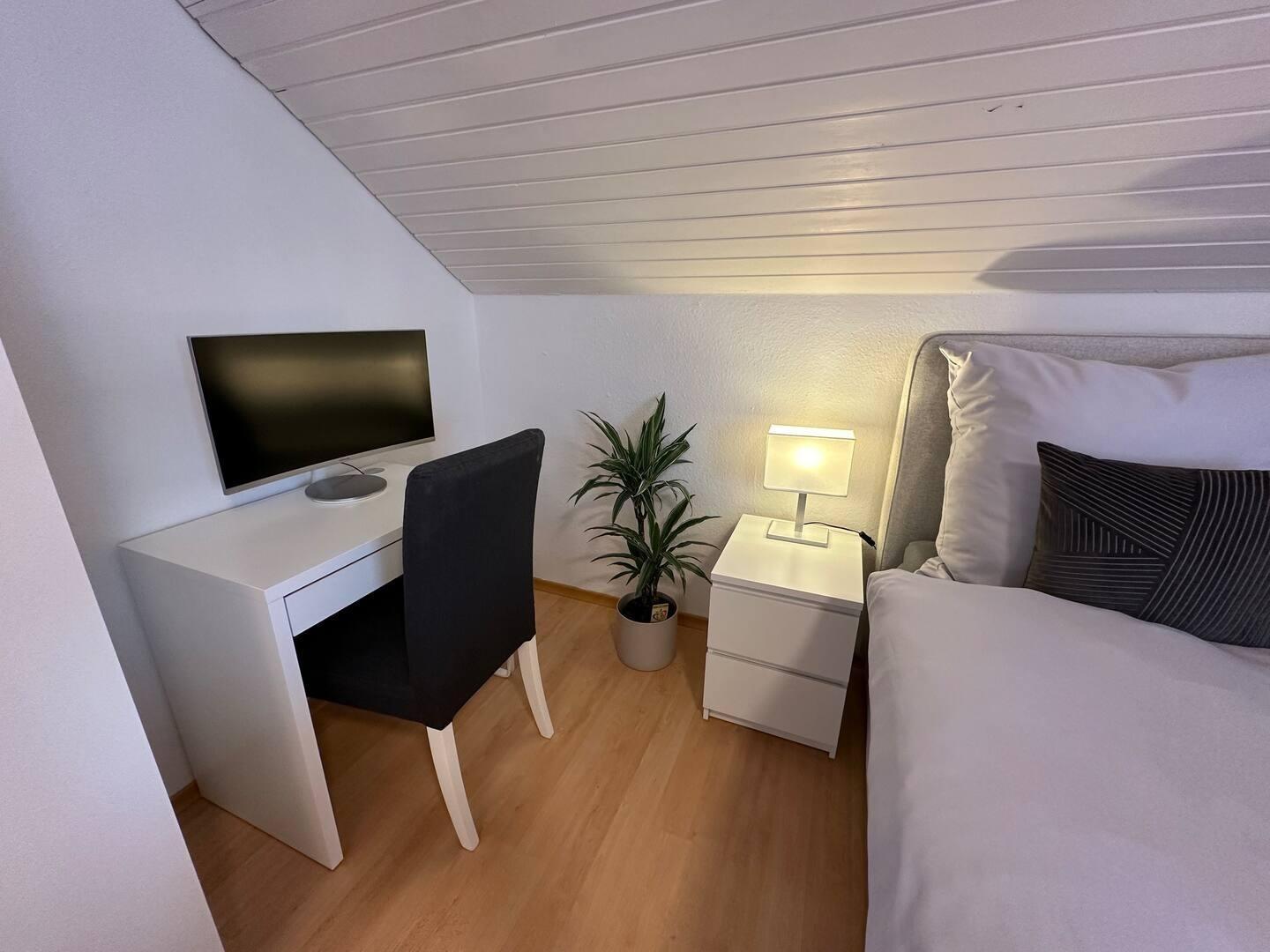 Schlafzimmer 1