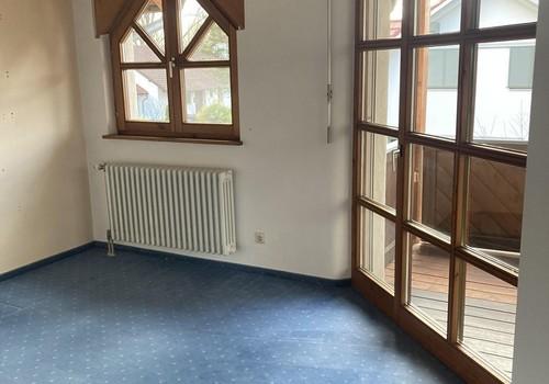 2. Zimmer mit Balkon, 1. OG