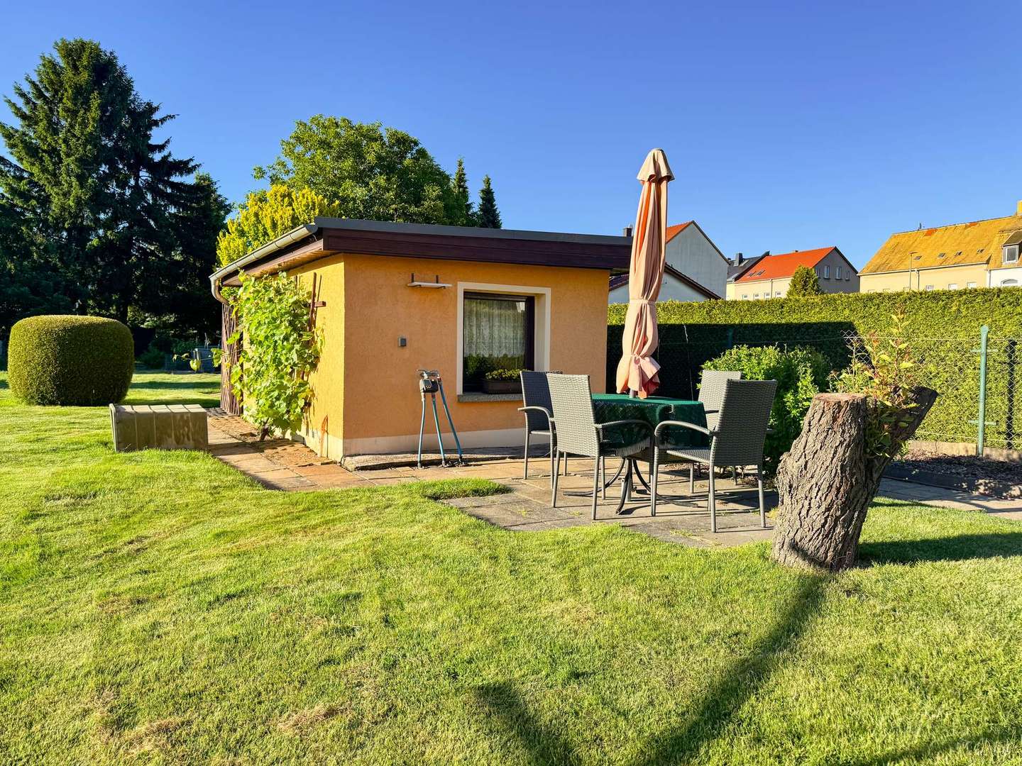 Gartenhaus mit Terrasse