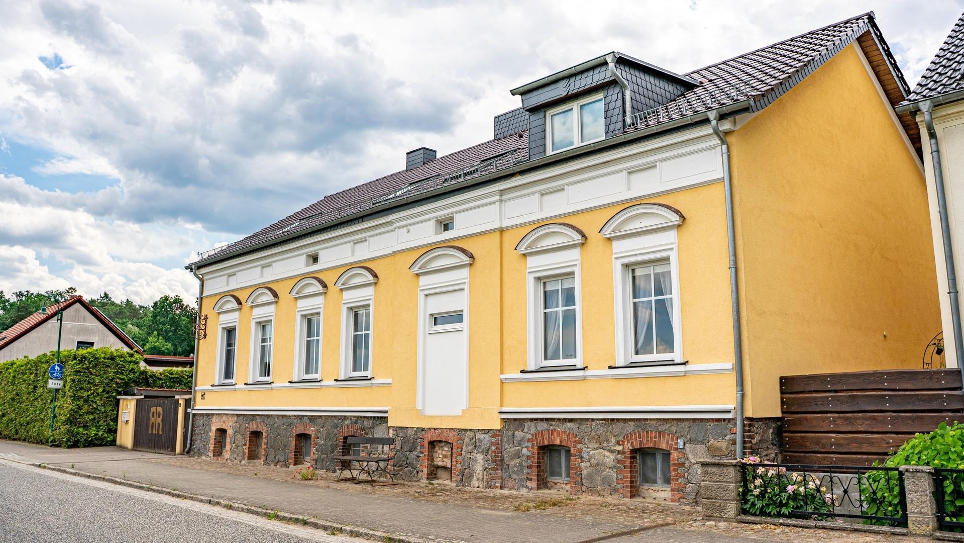 Straßenansicht Front