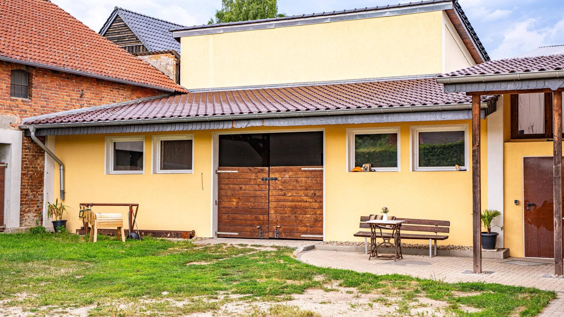 Nebengebäude mit Partyraum