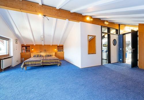 Schlafzimmer mit Bad ensuite
