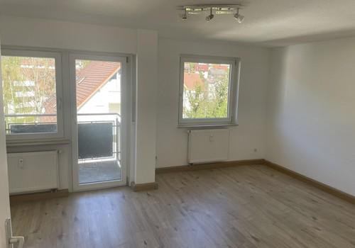 Wohnzimmer mit Balkon