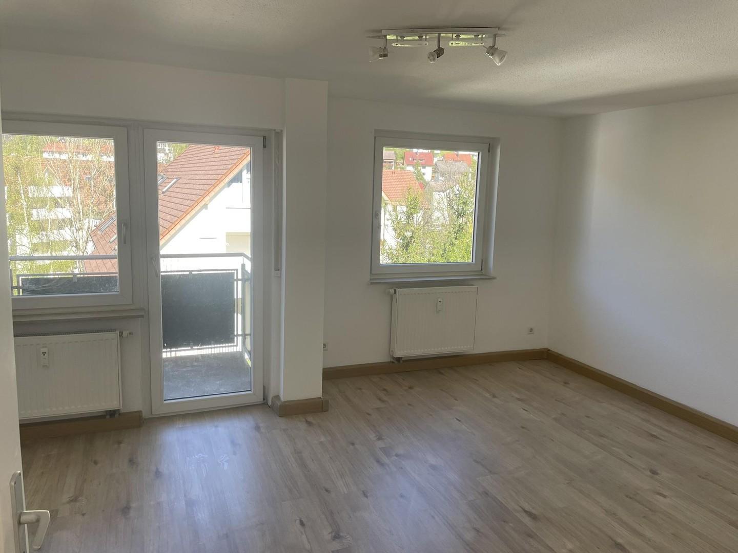 Wohnzimmer mit Balkon
