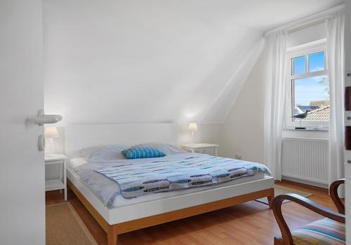Schlafzimmer 1 (OG)