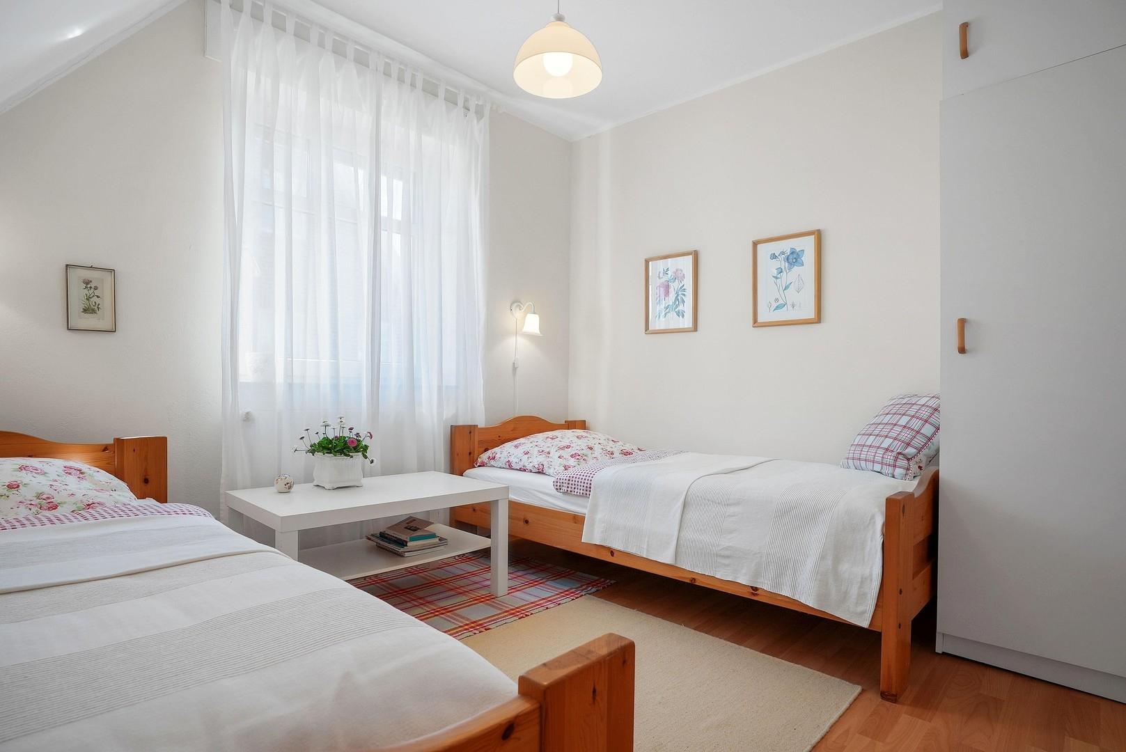 Schlafzimmer 2 (OG)