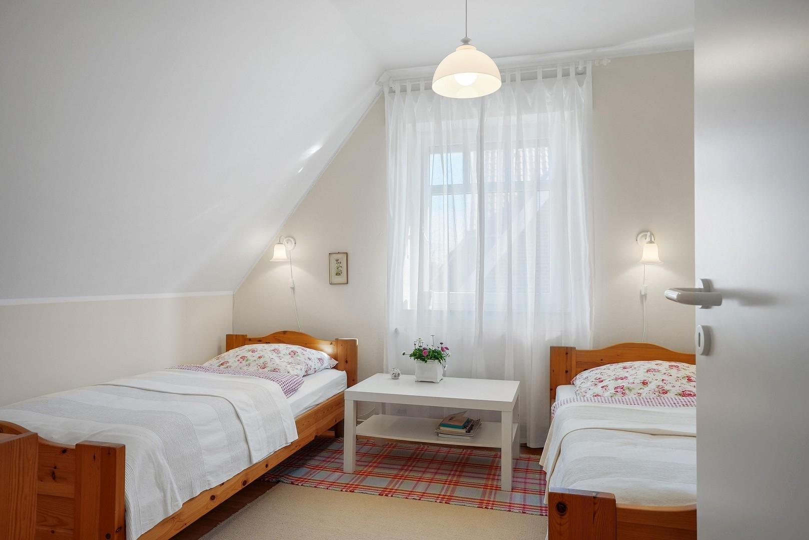 Schlafzimmer 2 (OG)