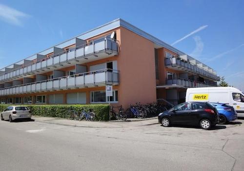 Gesamtansicht  Eingang rechts