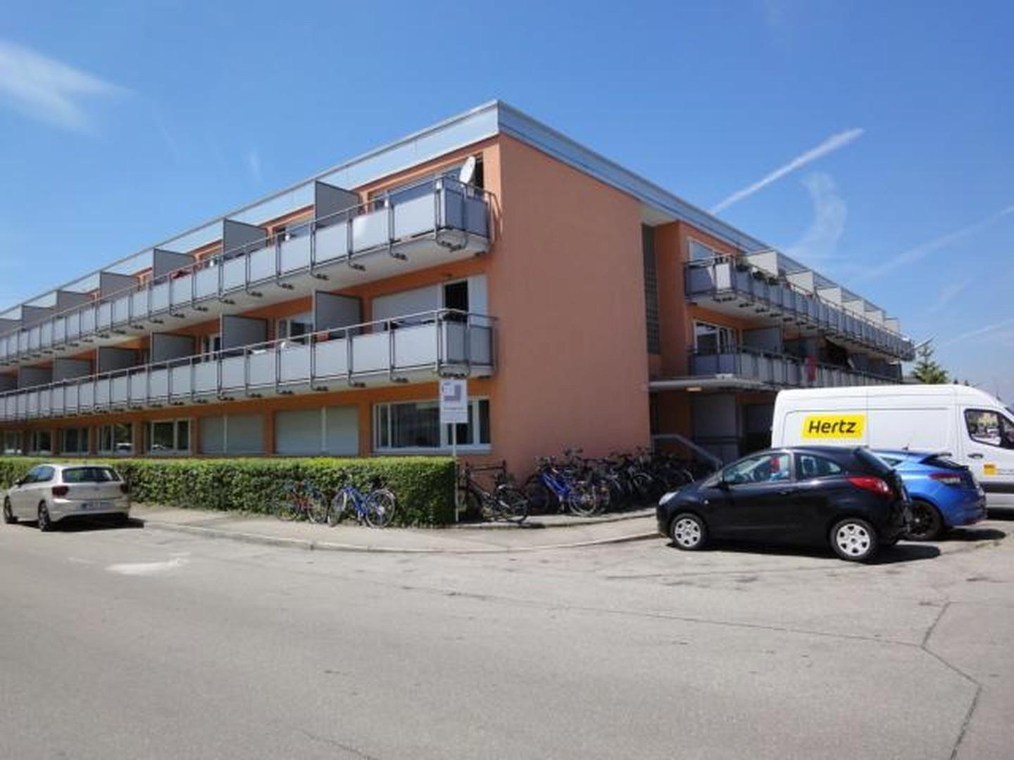 Gesamtansicht  Eingang rechts