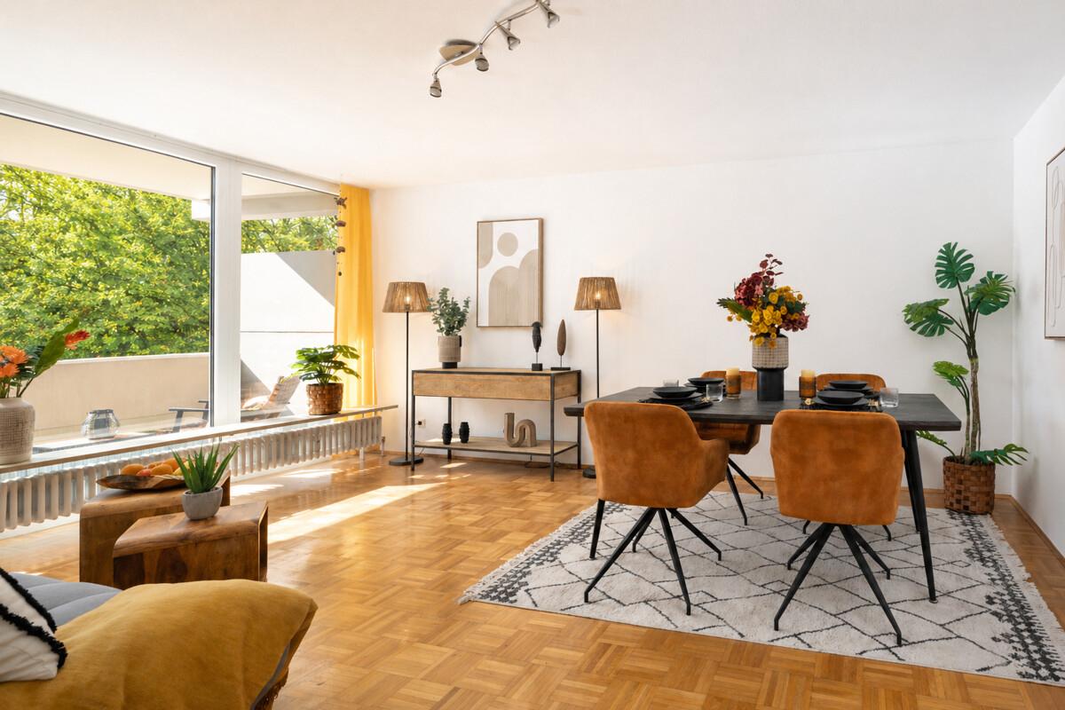 Lichtdurchflutetes  Wohnzimmer
