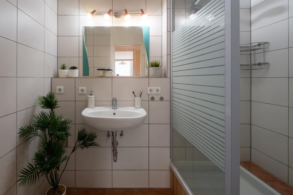 Badezimmer mit Dusche