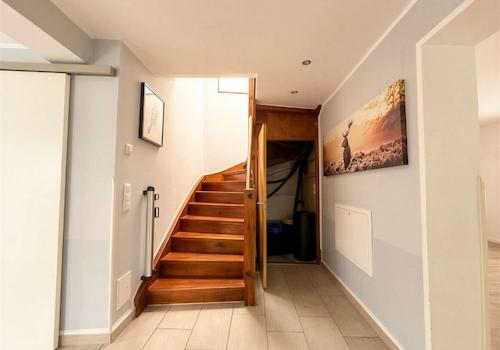 Elegante Holztreppe