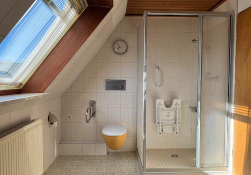 Mit Wanne und Dusche!