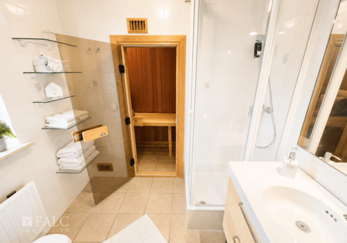 Badezimmer mit Sauna
