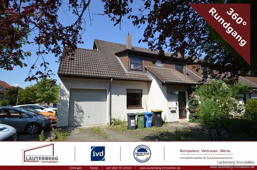 Außenansicht mit Garage