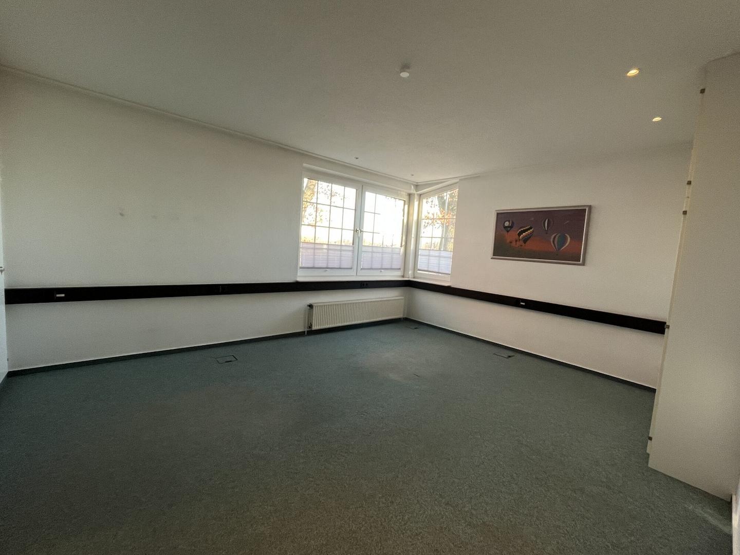 Büro 1