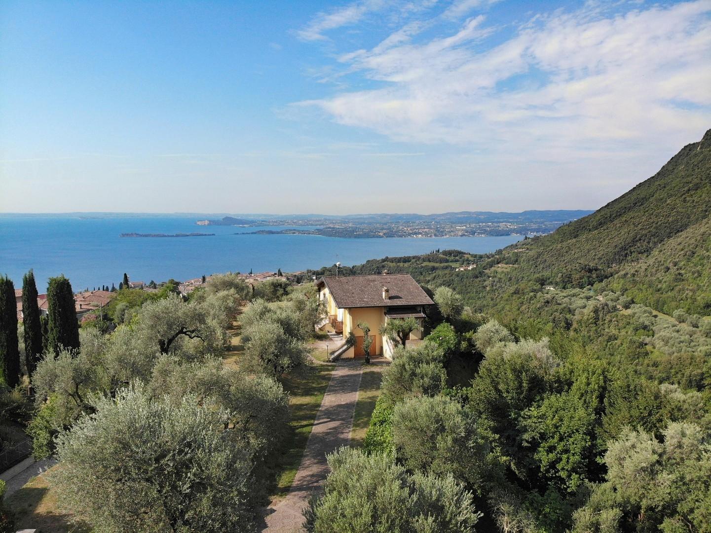 private Zufahrt zur Villa