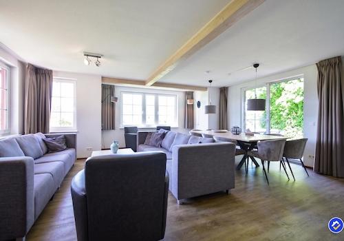 kaufen-freistehendes-ferienhaus-cochem-grosszuegiges-wohnzimmer-living-lichtdurchflutet-recreatieadviseurs-vakantiehuistekoop-nl.jpg