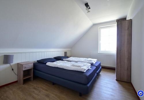 kaufen-freistehendes-ferienhaus-cochem-viertes-schlafzimmer-boxspringbetten-recreatieadviseurs-vakantiehuistekoop-nl.jpg