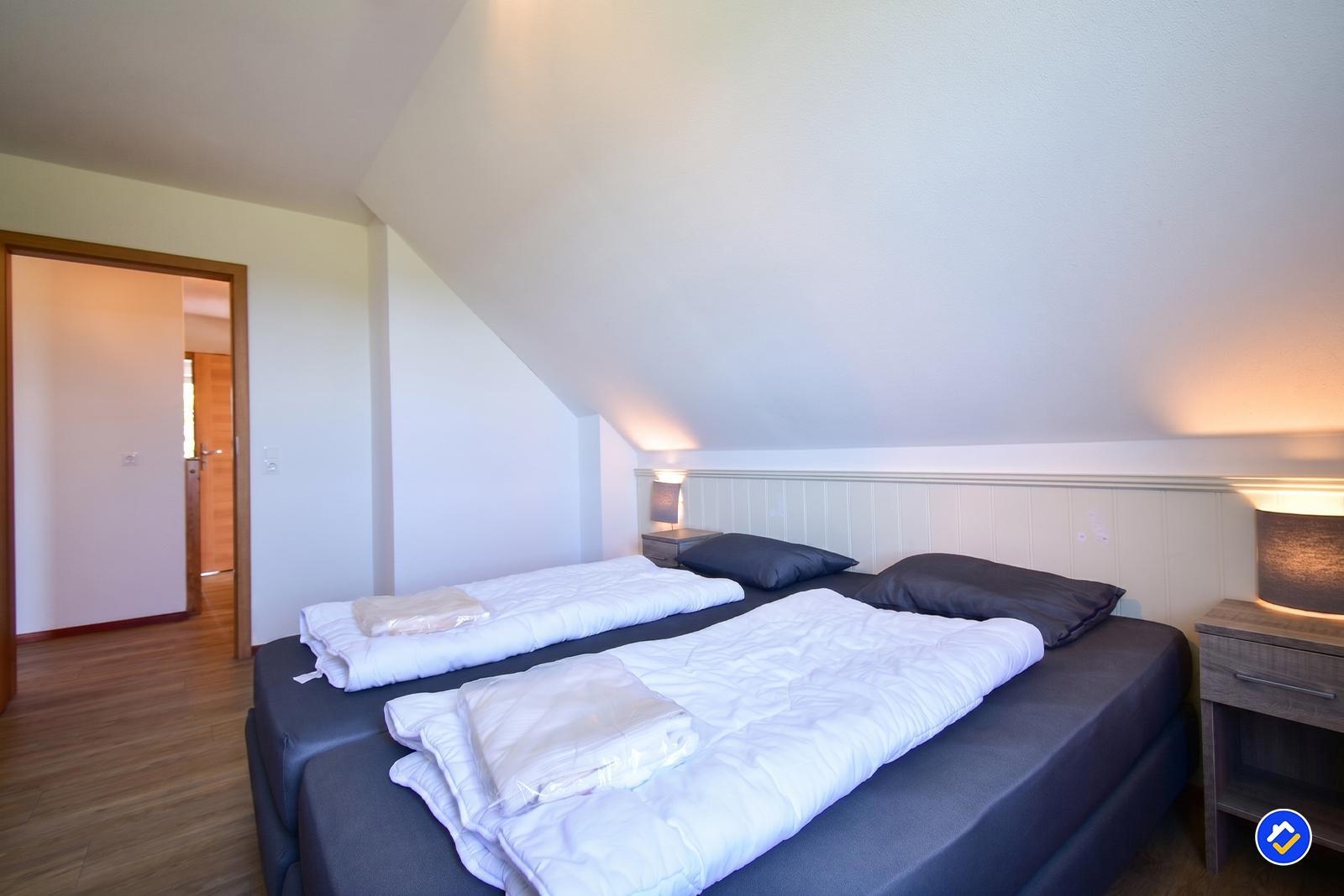 kaufen-freistehendes-ferienhaus-cochem-viertes-schlafzimmer-flur-zugang-recreatieadviseurs-vakantiehuistekoop-nl.jpg