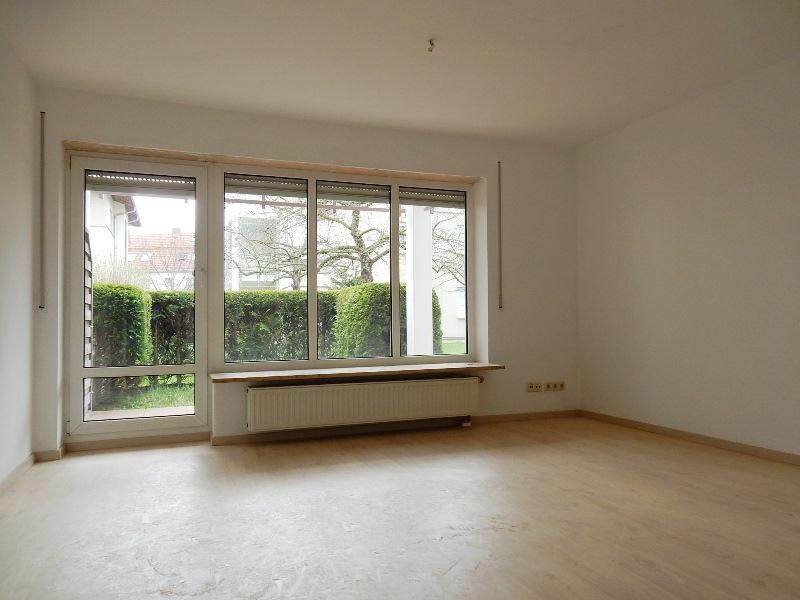 Wohnzimmer mit Blick zur Terrasse