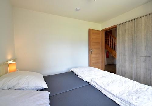 kaufen-freistehendes-ferienhaus-cochem-schlafzimmer-erdgeschoss-recreatieadviseurs-vakantiehuistekoop-nl.jpg