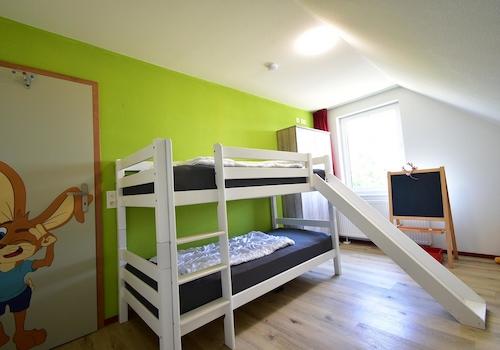 kaufen-freistehendes-ferienhaus-cochem-sechstes-schlafzimmer-kinderzimmer-rutsche-recreatieadviseurs-vakantiehuistekoop-nl.jpg