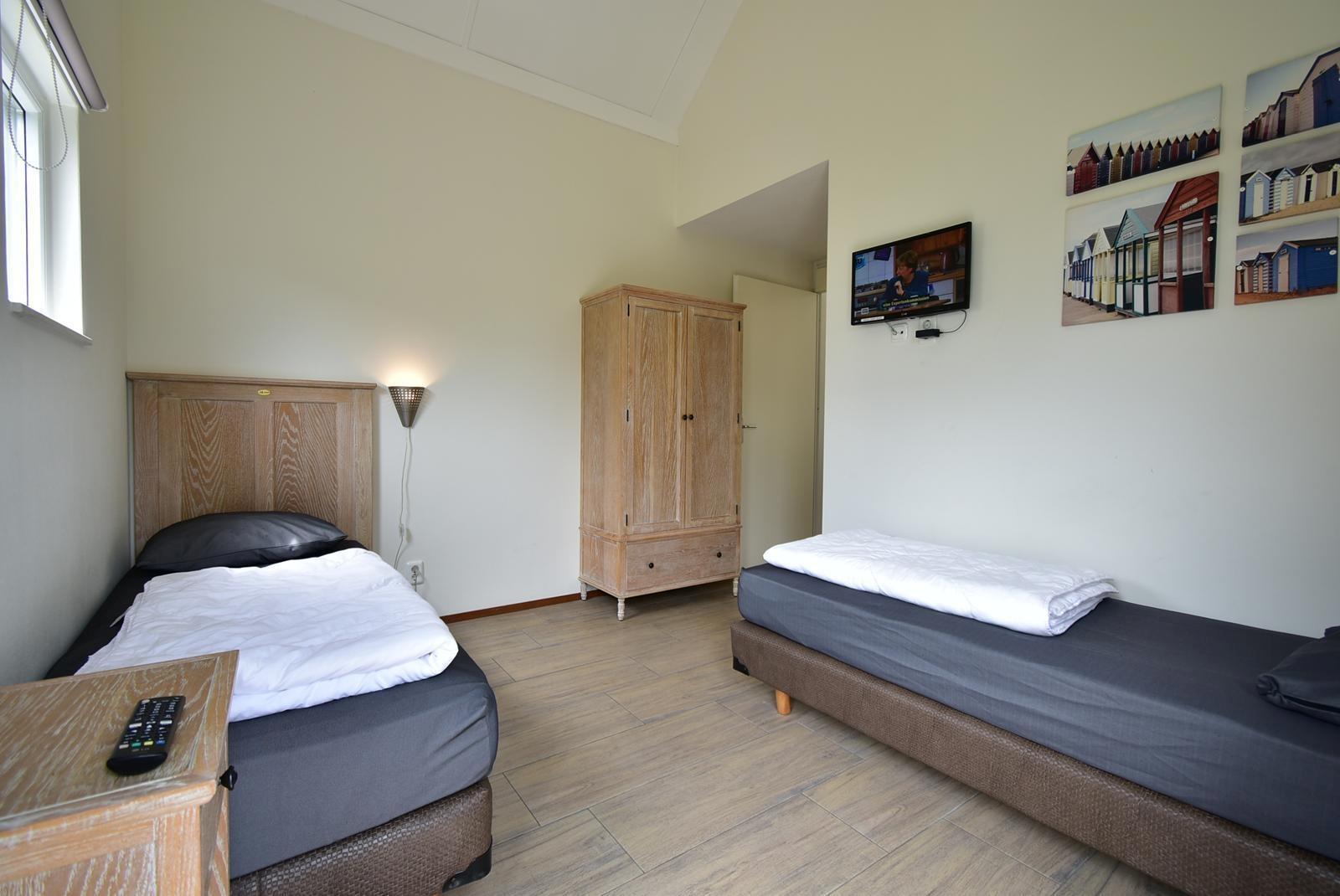 kaufen-freistehendes-ferienhaus-ouddorp-schlafzimmer-2-mit-badezimmer-en-suite-recreatieadviseurs-vakantiehuistekoop-nl.jpg