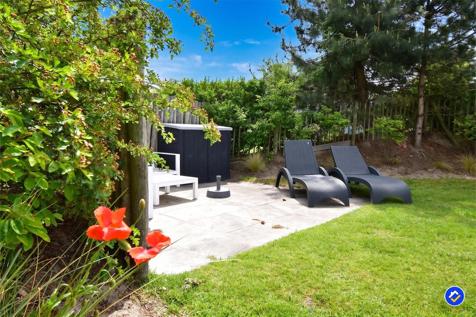 kaufen-freistehendes-ferienhaus-ouddorp-garten-extra-terrasse-und-sonnenliegen-recreatieadviseurs-vakantiehuistekoop-nl.jpg