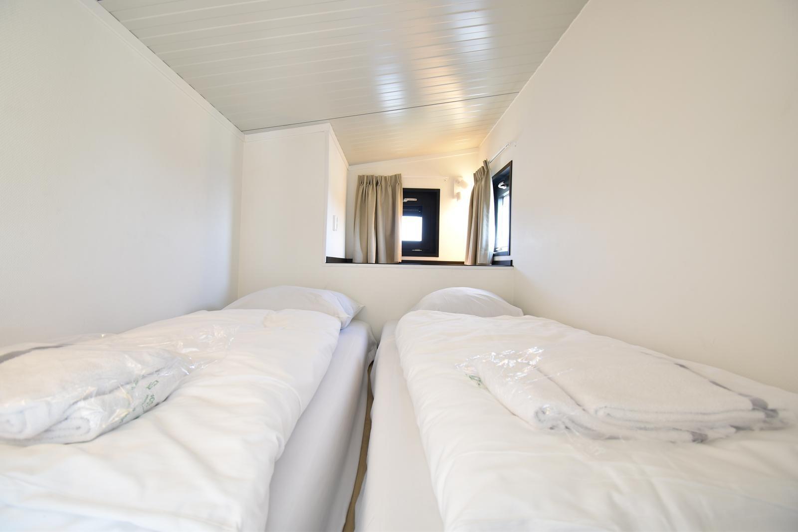 kaufen-freistehendes-ferienhaus-zwartewaal-drittes-schlafzimmer-einzelbetten-recreatieadviseurs-vakantiehuistekoop-nl.jpg