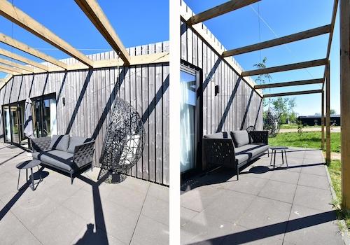 kaufen-freistehendes-ferienhaus-zwartewaal-sonnige-loungeterrasse-mit-pergola-recreatieadviseurs-vakantiehuistekoop-nl.jpg