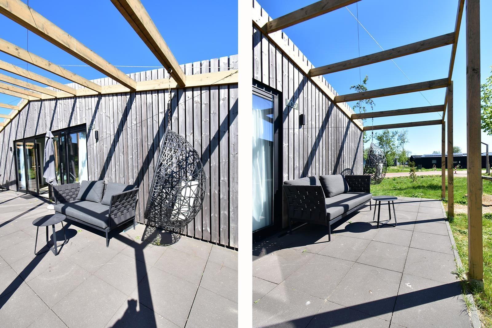 kaufen-freistehendes-ferienhaus-zwartewaal-sonnige-loungeterrasse-mit-pergola-recreatieadviseurs-vakantiehuistekoop-nl.jpg