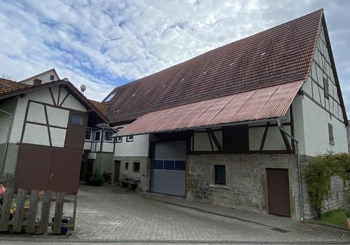 Wohnhaus mit Scheune und großem Hof