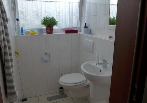 separate Toilette - Unten