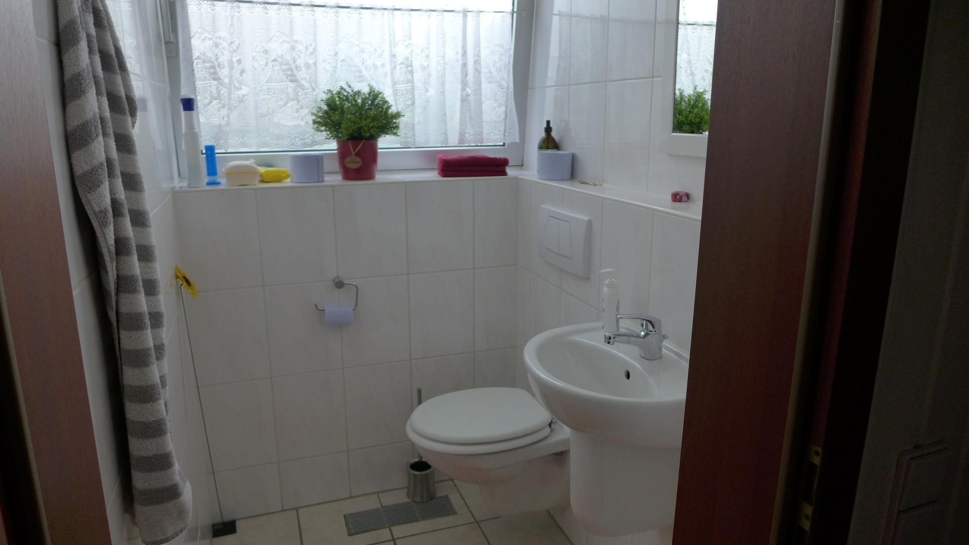 separate Toilette - Unten