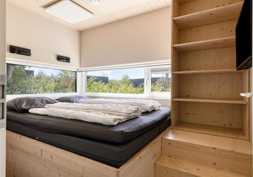 kaufen-freistehendes-ferienhaus-kamperland-schlafzimmer-mit-panoramafenster-recreatieadviseurs-vakantiehuistekoop-nl.jpg