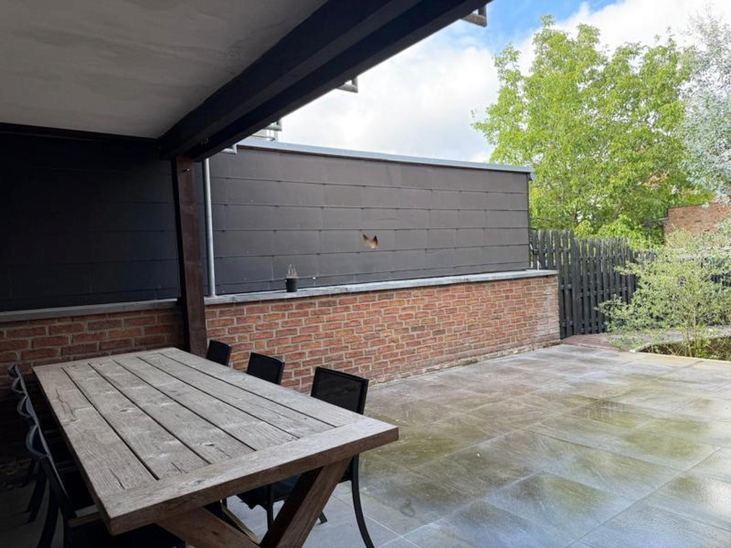 Terrasse - Blick zum Garten