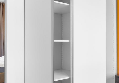 Kleiderschrank