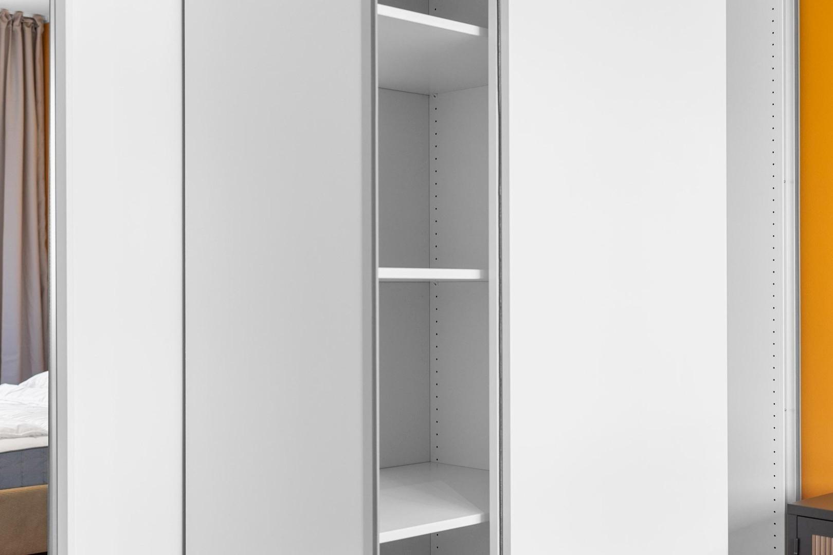 Kleiderschrank