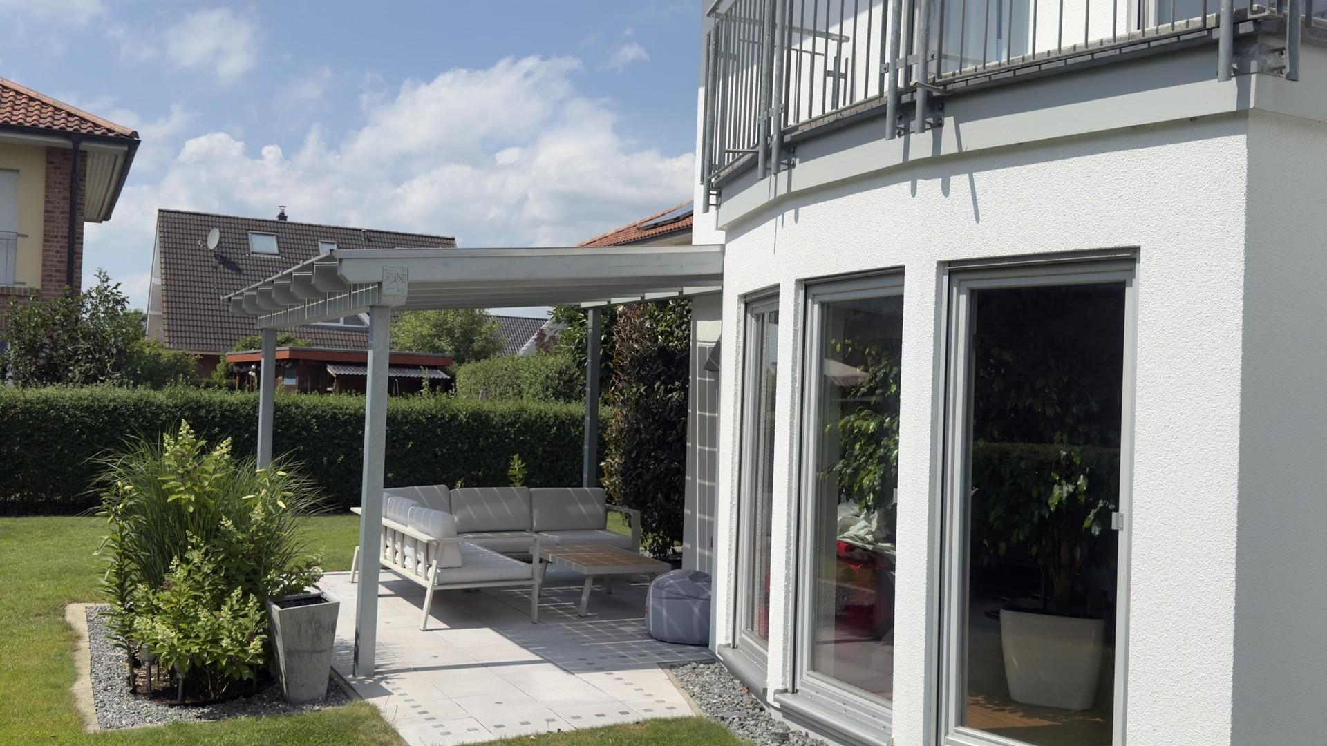 Südansicht mit Terrasse
