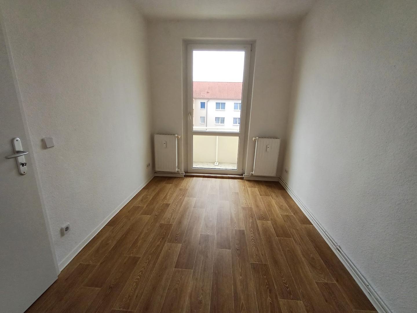 Kinderzimmer 2 mit Balkon (Durchgangszimmer