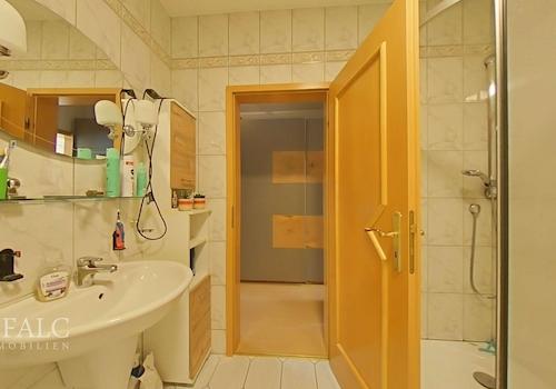 EG links Badezimmer
