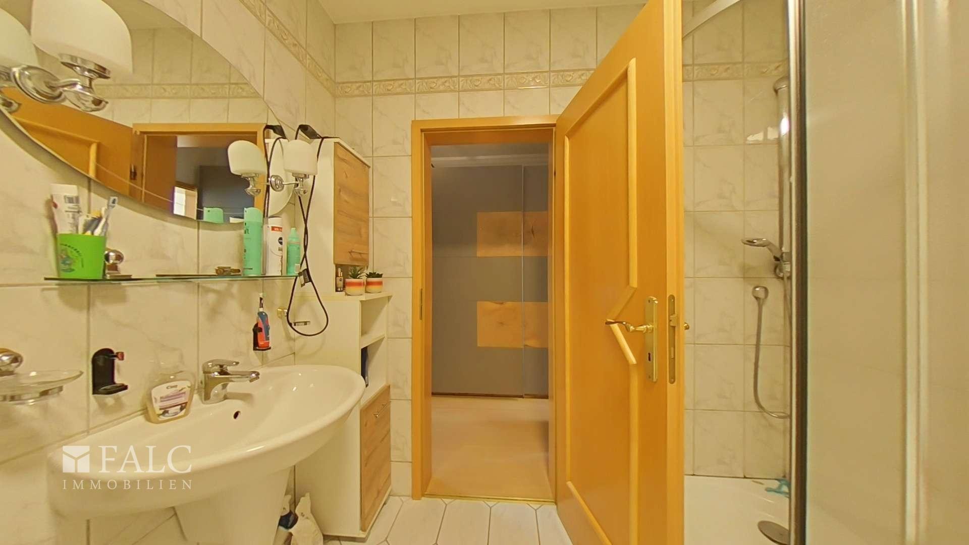 EG links Badezimmer