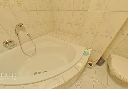 EG links Badezimmer