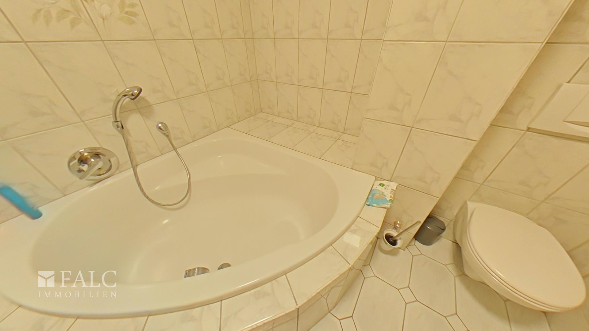 EG links Badezimmer
