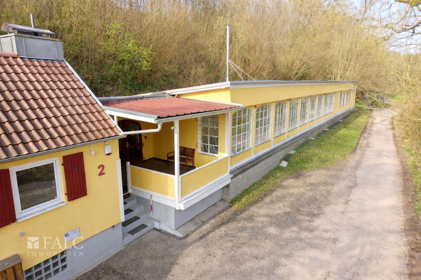 Außen Halle