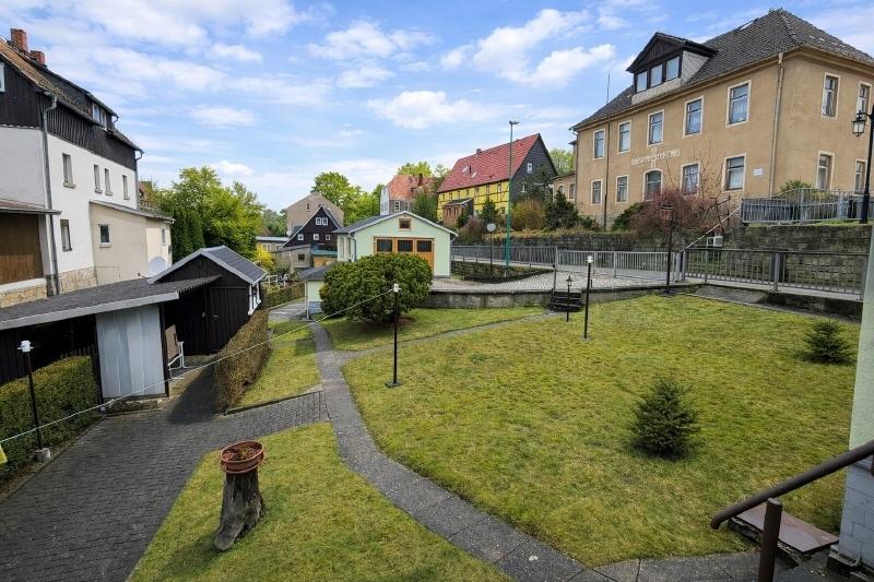 Umgebungsansicht und Garage